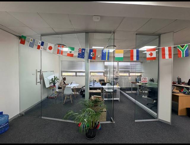 123M² OFFICE TO LET IN MIDRIDGE PARK
